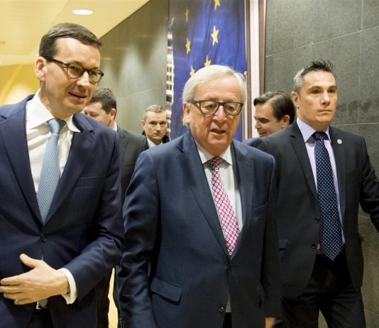 Die EU verteidigt ihre Werte Polen gegenüber und zückt dabei ihre schärfste Waffe